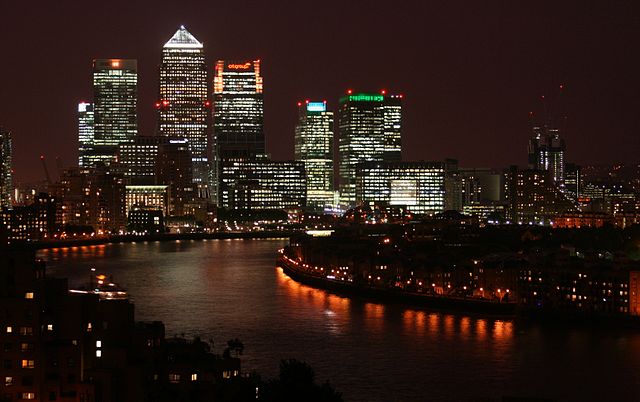 Striptease and Seduction in Canary Wharf at night