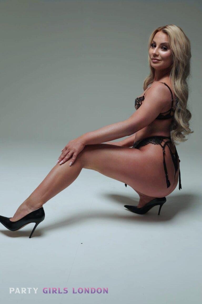 blonde escort isabella 3