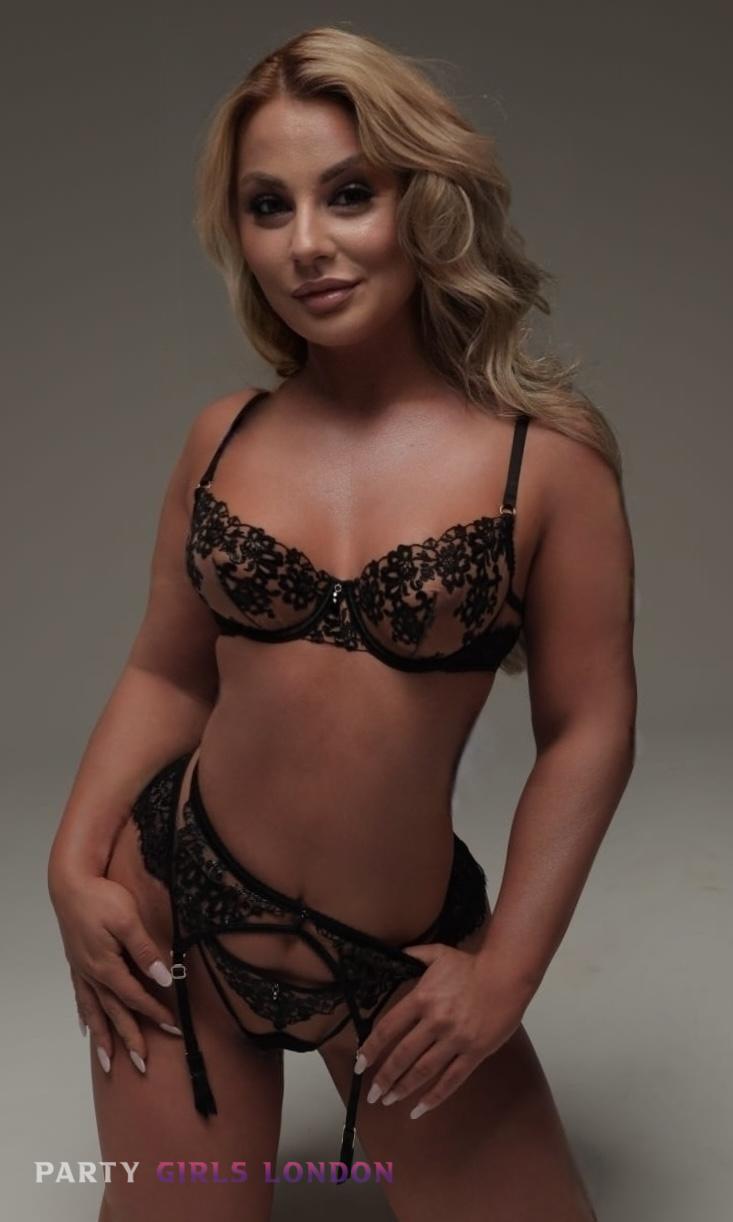 blonde escort isabella 4