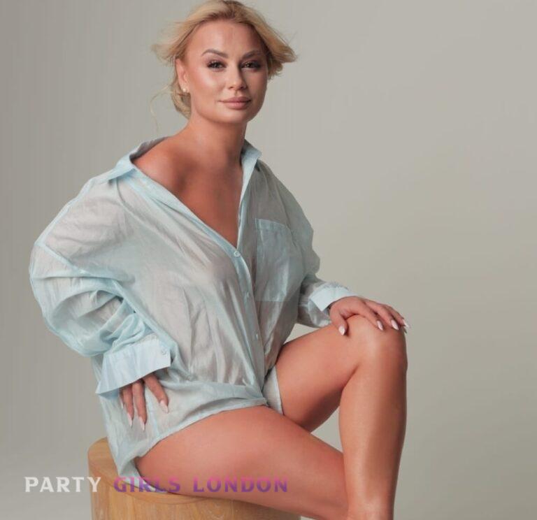 blonde escort isabella 7