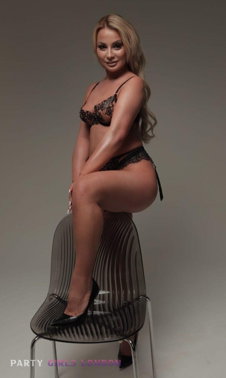 blonde escort isabella 9