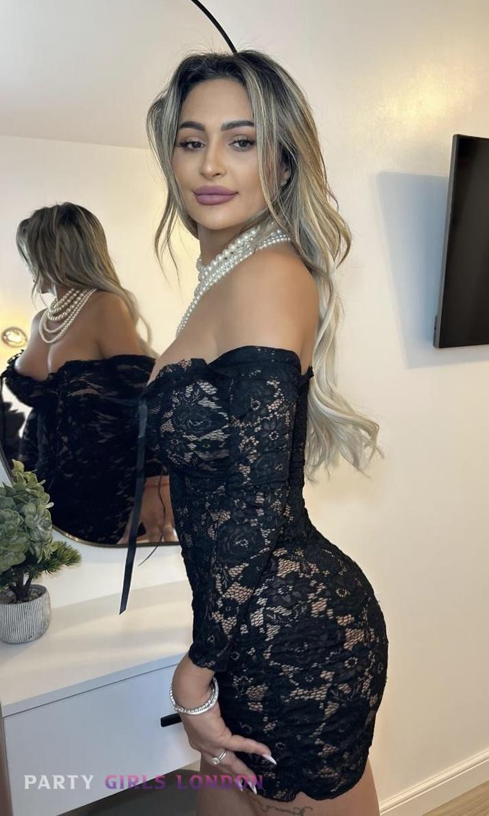 blonde london escort rosa 1