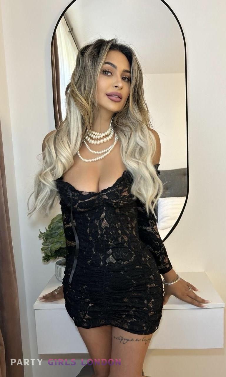 blonde london escort rosa 4