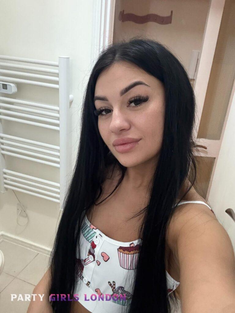 ella (3)