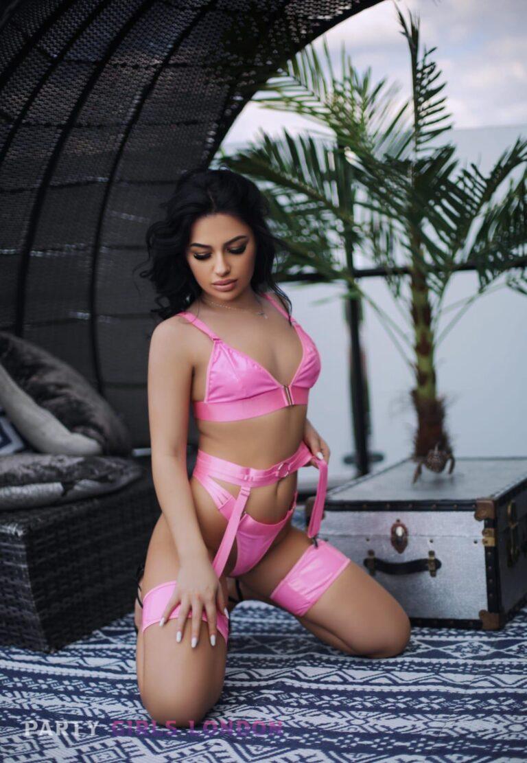 Ella – Brunette GFE Escort in Earls Court Looking Sweet in Pink