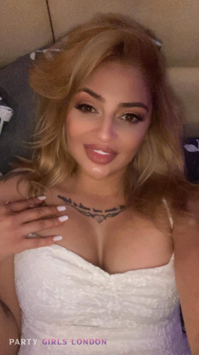 Intimate Selfie of Sienna in White Lace – Knightsbridge Escort