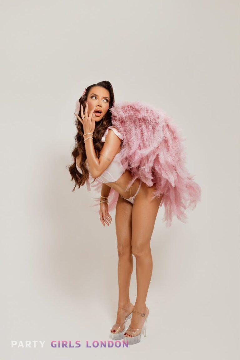 leticia insta model 10