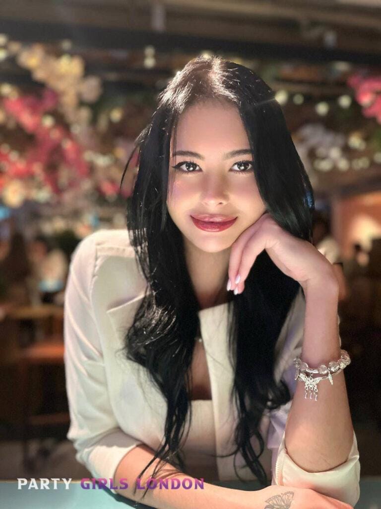 Mavy – Elegant Brazilian Escort Dining in Kensington